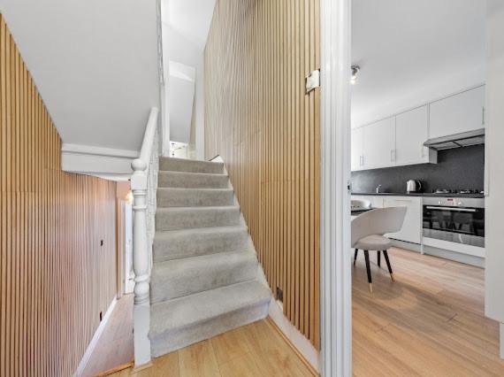 Imperial Wharf Chelsea 3 Bedroom * Londra