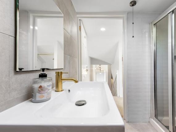 Imperial Wharf Chelsea 3 Bedroom Londra