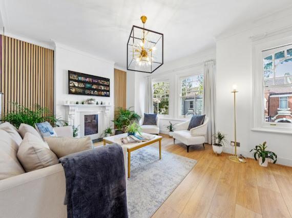 Imperial Wharf Chelsea 3 Bedroom * Londra