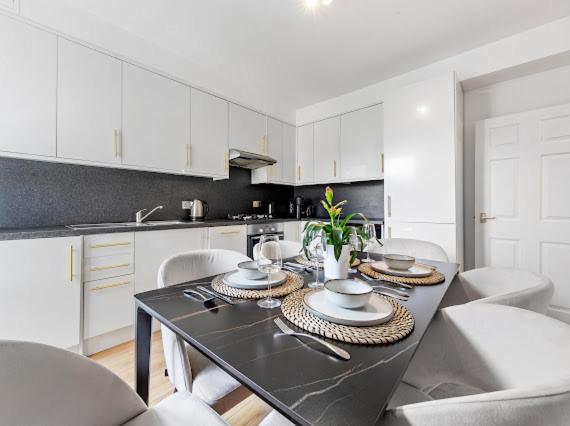 Imperial Wharf Chelsea 3 Bedroom Londra