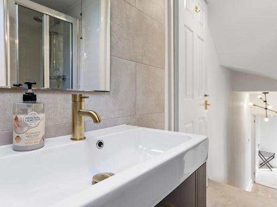 Appartamento Imperial Wharf Chelsea 3 Bedroom *