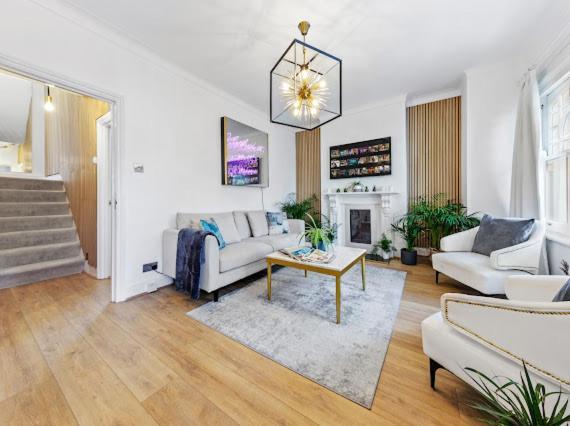 Imperial Wharf Chelsea 3 Bedroom * Londra